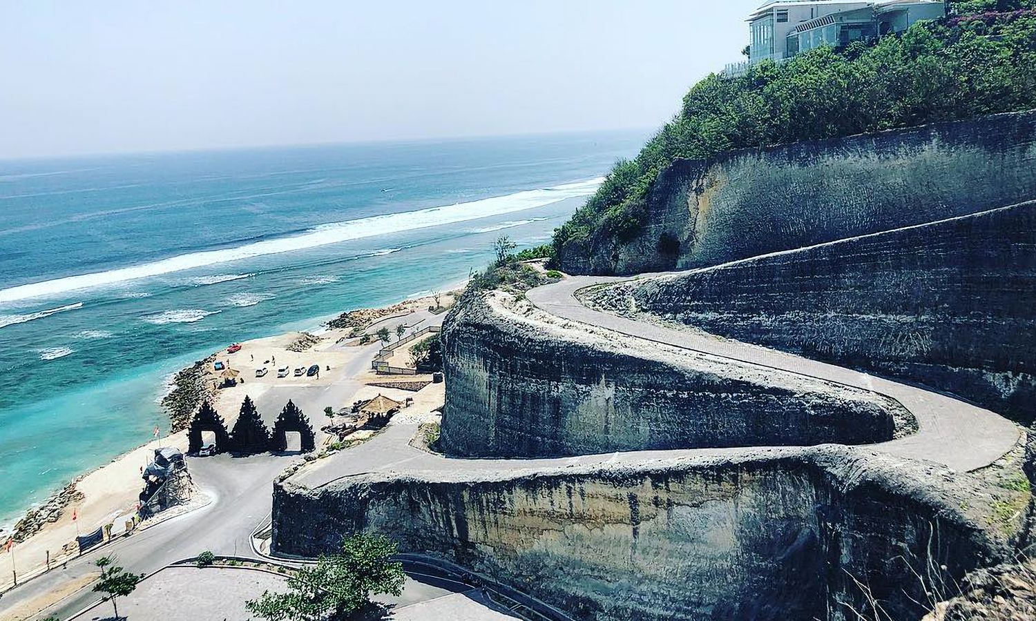 Pantai Melasti Bali