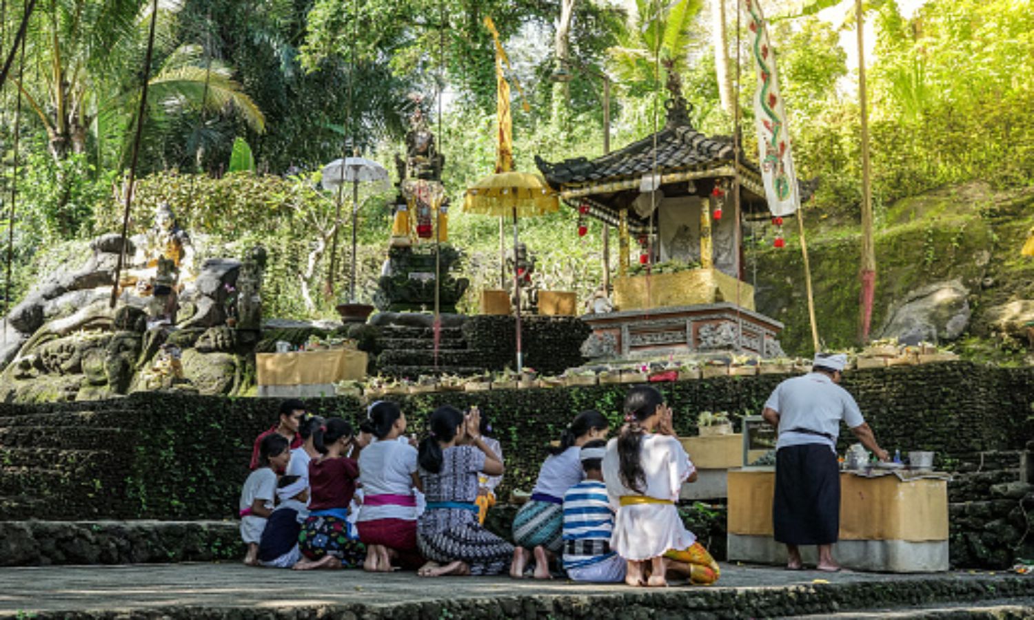 Urutan Sembahyang di Pura Besakih