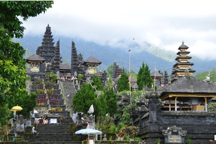 tinggi pura Besakih