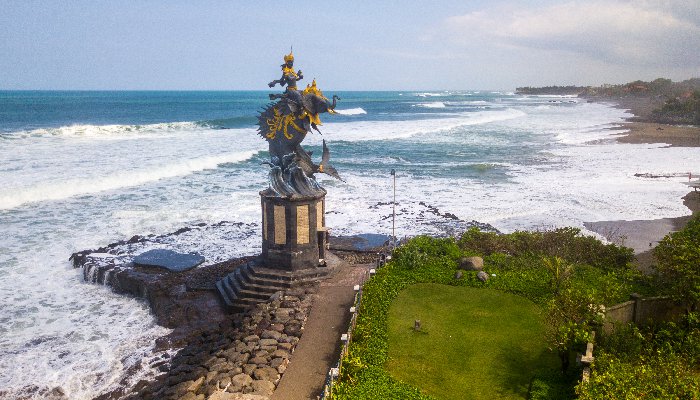 pantai pererenan bali