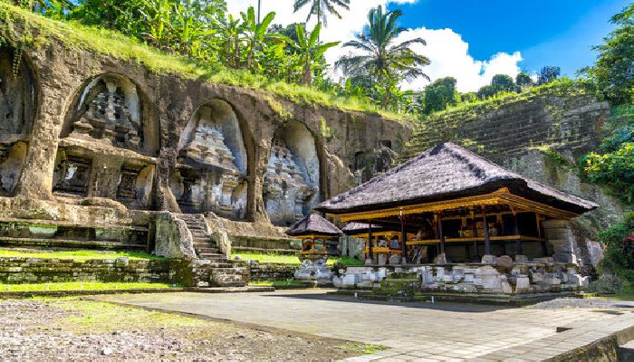 candi tebing gunung kawi