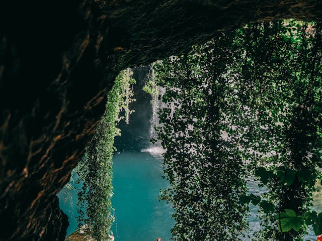 Goa Raja Waterfall Bali