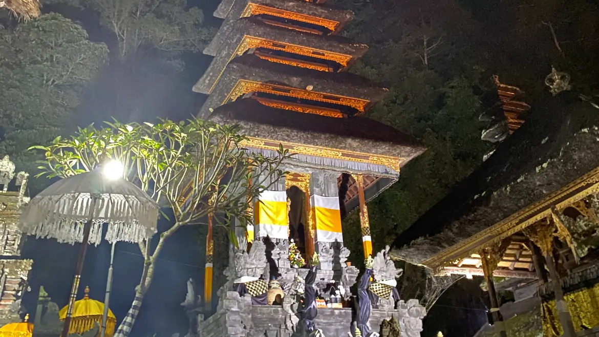 Pura Hulundanu Batur Songan