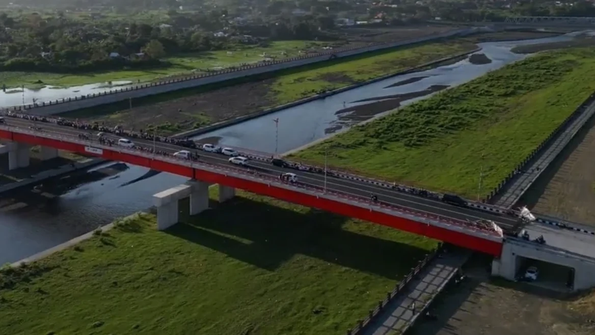 Jembatan Merah Proyek Pusat Kebudayaan Bali