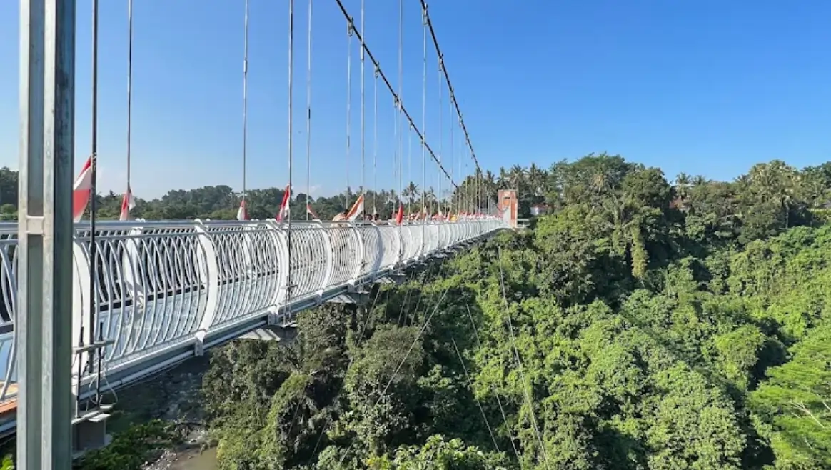 Jembatan Kaca Tegenungan