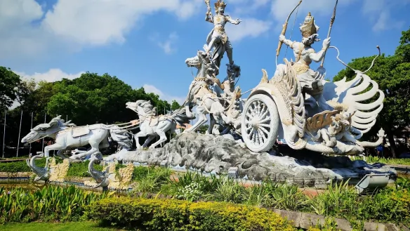 patung satria gatot kaca