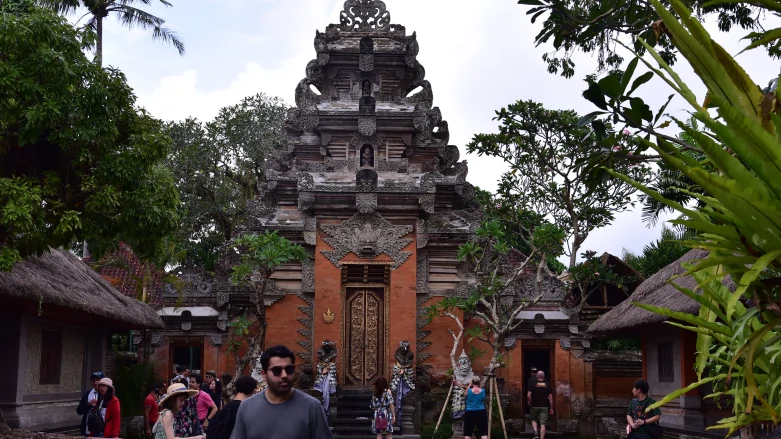 Pungutan Wisatawan Asing di Bali