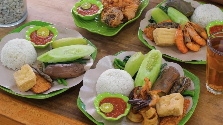 Tips Menikmati Nasi Tempong Khas Bali